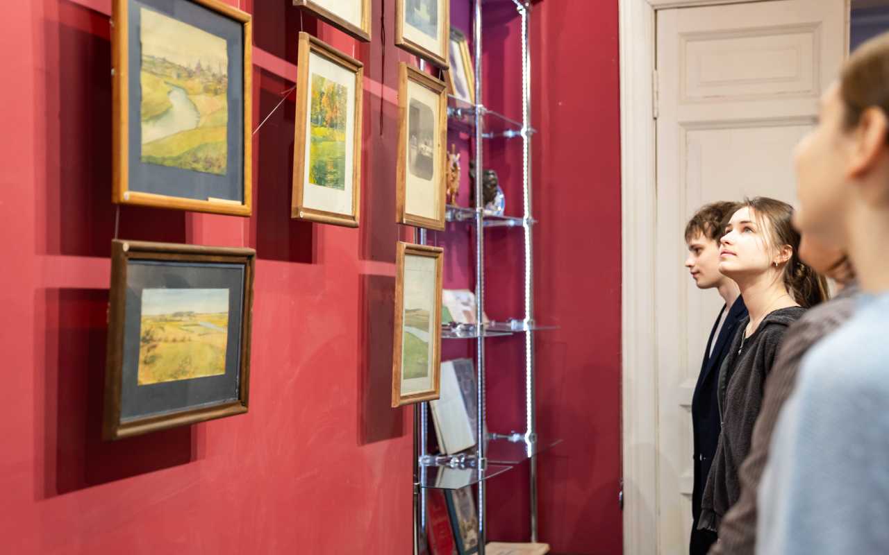 В Мемориальном музее А. С. Попова открылась выставка картин Александра Александровича Попова